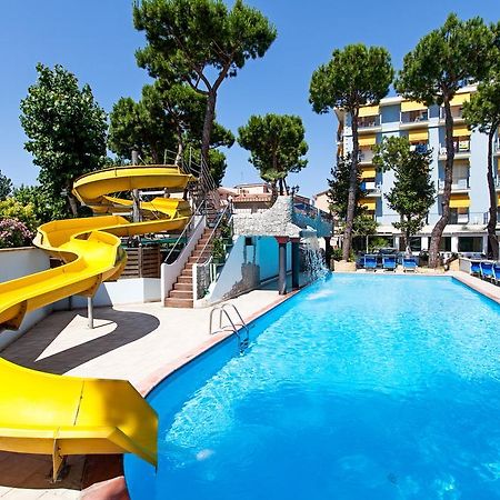 Hotel Fabrizio リミニ エクステリア 写真
