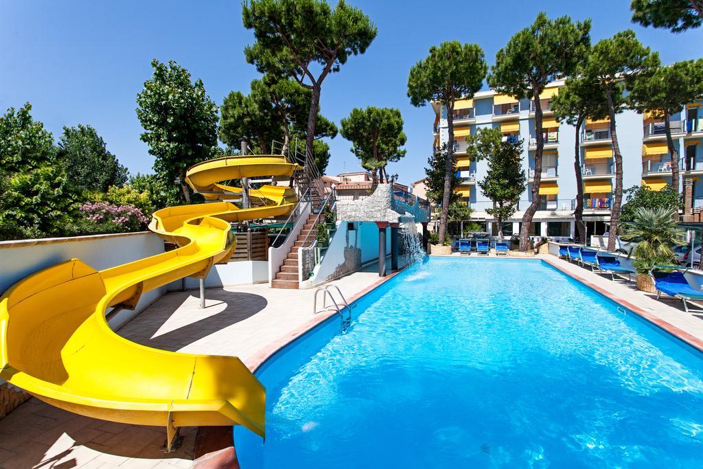 Hotel Fabrizio リミニ エクステリア 写真