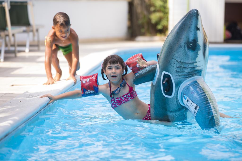 Hotel Fabrizio リミニ エクステリア 写真