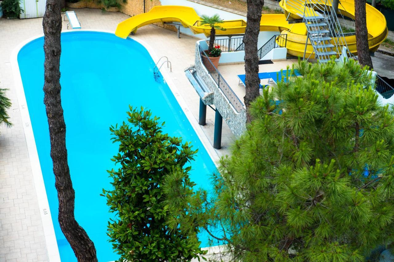 Hotel Fabrizio リミニ エクステリア 写真