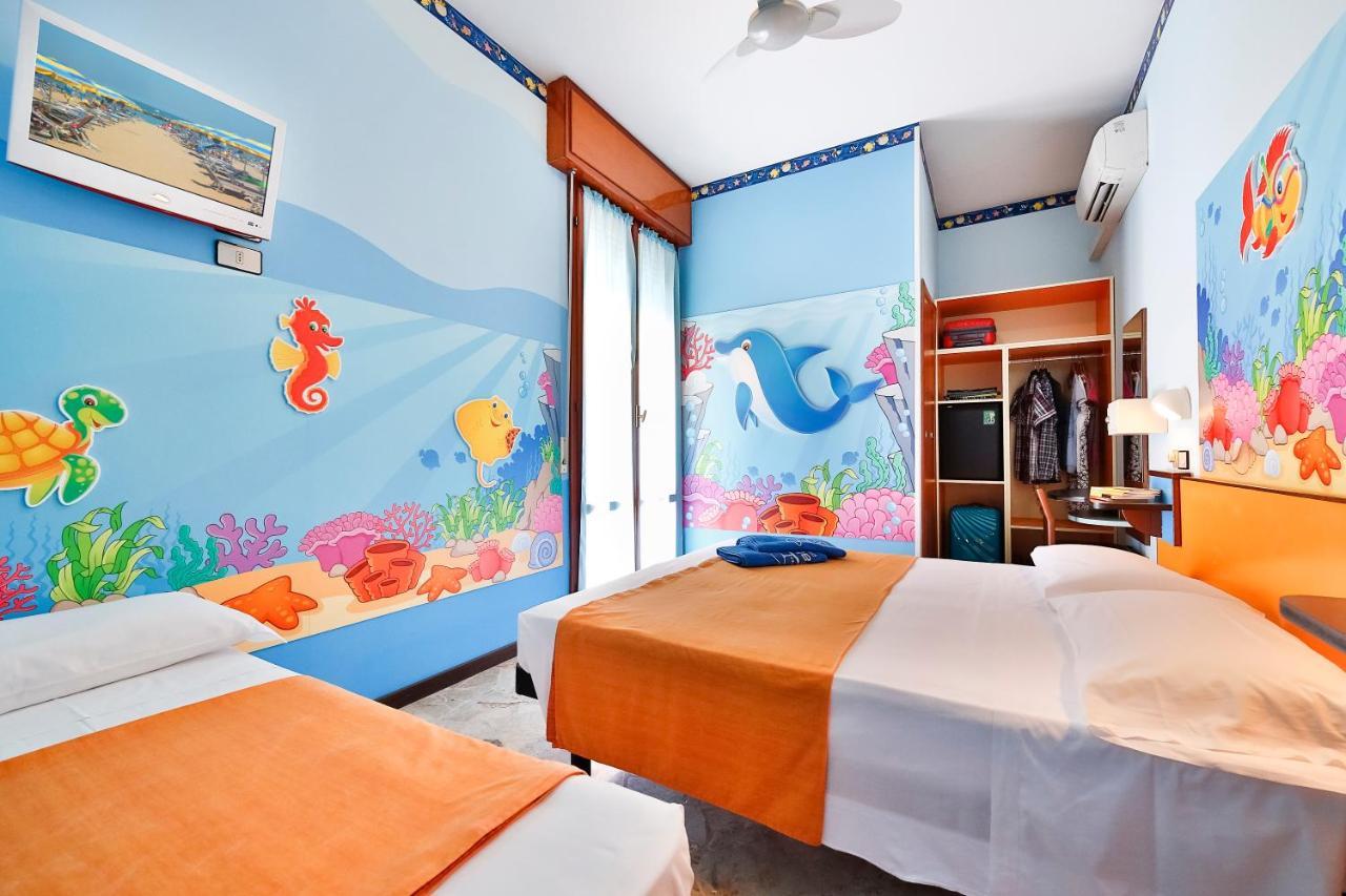 Hotel Fabrizio リミニ 部屋 写真